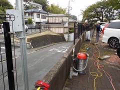 作業風景1-横浜市内団地駐車場フェンス交換工事