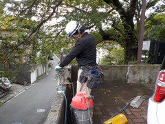 作業風景2-横浜市内団地駐車場フェンス交換工事