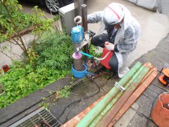 横浜市内私道転落防止柵設置工事-作業風景2