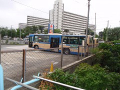 横浜市内団地目隠しフェンス改修工事-作業風景1