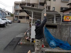 横浜市内集合住宅ゴミ捨て場フェンス撤去新設工事-作業風景5