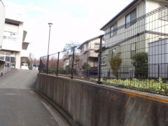 横浜市内小学校フェンス交換工事-施工前3