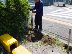 富岡住宅臨時駐車場‐基礎穴掘り状況1